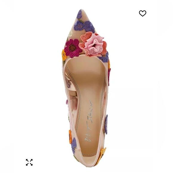 NEW Betsey Johnson Multicolor Floral Embroidered Heels - Picture 3 of 3